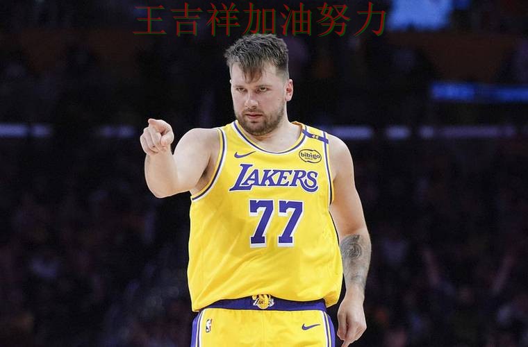 东契奇连续破门状态持续升温 比赛走势引发热议 东契奇连续破门状态持续升温 比赛走势引发热议